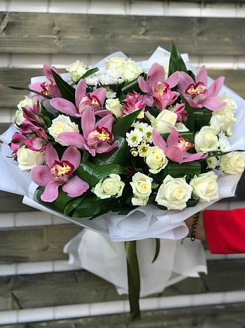 Букет цветов из: Розы и Хризантемы в Столбовой