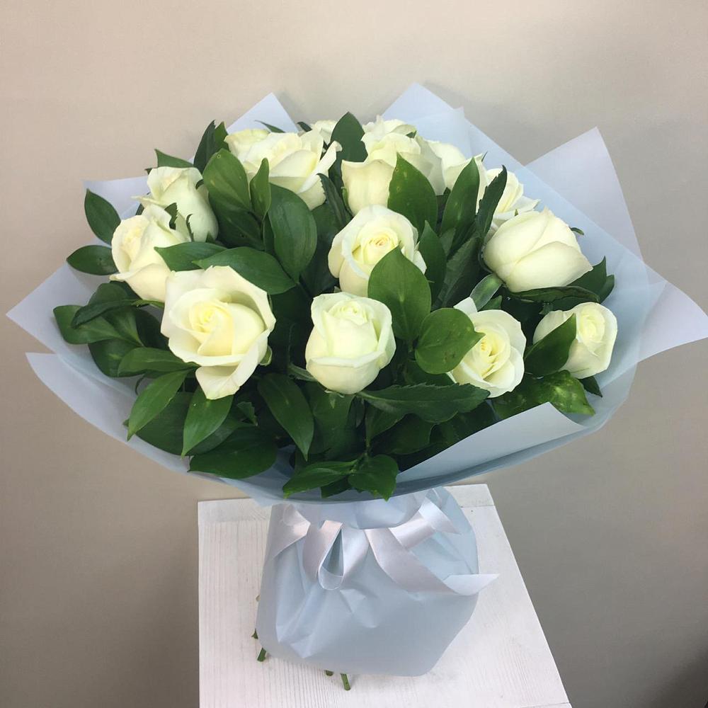 Букет 15 Белых роз Проуд в Столбовой