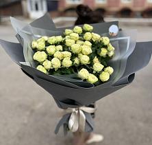 Букет Белые кустовые розы Солинеро в Столбовой
