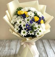 Букет цветов из:  Ирисы, Хризантемы и Розы #REPLACE_PRED# Столбовой