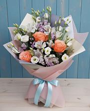 Букет цветов из:  Лизиантусы, Розы, Альстромерии и Гипсофила в Столбовой