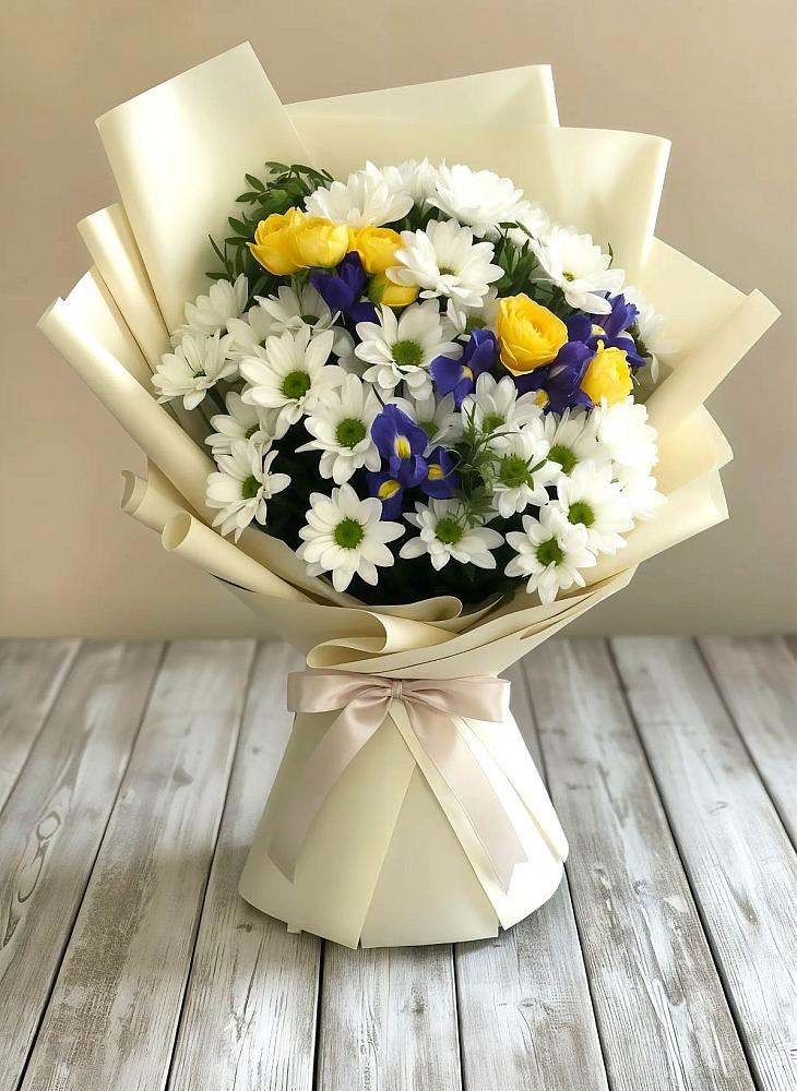 Букет цветов из: Ирисы, Хризантемы и Розы в Столбовой