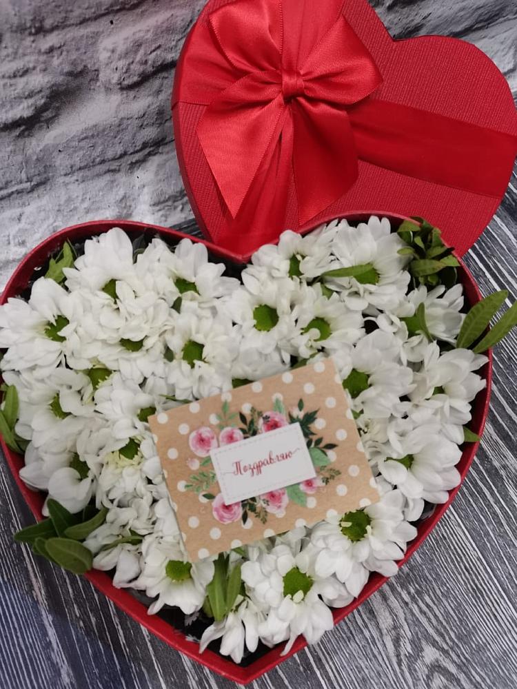 Цветочная композиция из Хризантемы в виде сердца в Столбовой