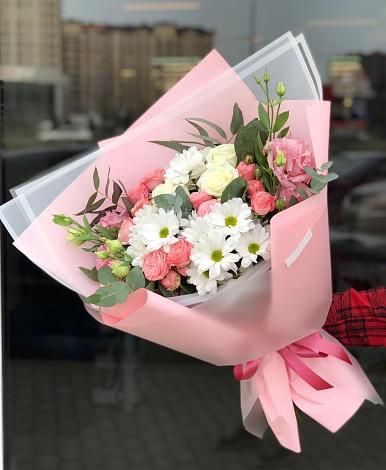 Букет цветов из: Розы, Лизиантусы и Хризантемы в Столбовой