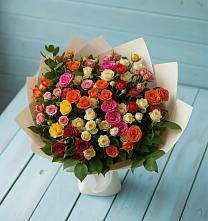 Букет Микс из разноцветных кустовых роз в Столбовой
